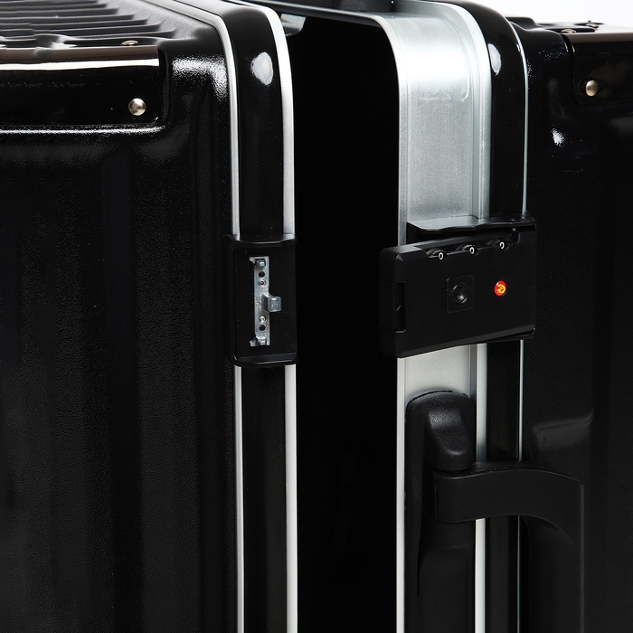 Чемодан малый 37 л (S), отдел на молнии, 2 кодовых замка, 4 колеса, крючок, цвет чёрный