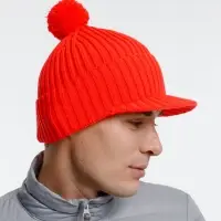 Вязаная шапка с козырьком Peaky, красная (кармин)