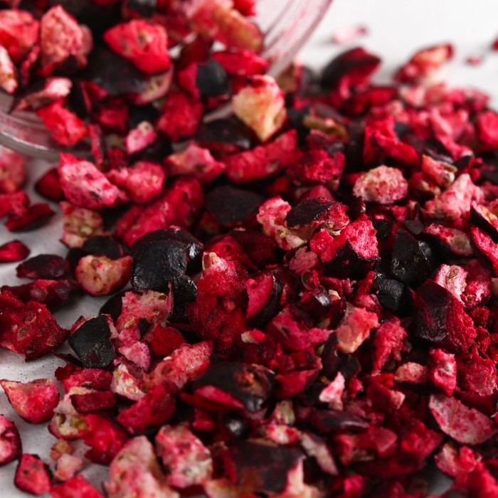 Сублимированная чёрная смородина кусочками, для капкейков, куличей, шоколада, 5 г.