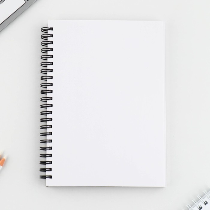 Скетчбук А5, 80 листов твердая обложка &laquo;Собаки&raquo;.