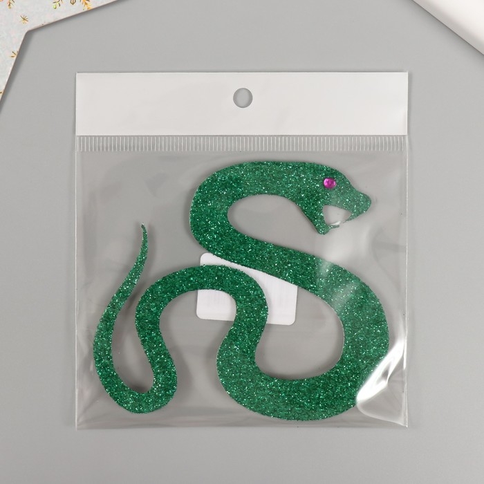Новогодний декор на клеевой основе "Змейка" фоам глиттер 8х9 см зелёная