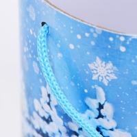 Новый год. Подарочная коробка, тубус &laquo;Игра в снежки&raquo; 120х120мм.