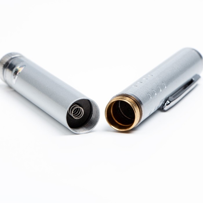 Лазерная указка, 532 нм, 4 насадки, 2 ААА, зеленый луч Лазерная указка, 532 нм, 4 насадки, 2 ААА, зеленый луч