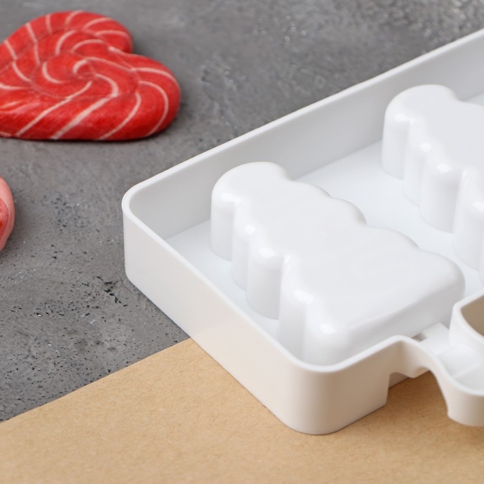 Форма для мороженого новогодняя «Ёлочка», силикон, 19,5×13×2,5 см, 3 ячейки (7,1×2,7 см), цвет белый Форма для мороженого новогодняя «Ёлочка», силикон, 19,5×13×2,5 см, 3 ячейки (7,1×2,7 см), цвет белый