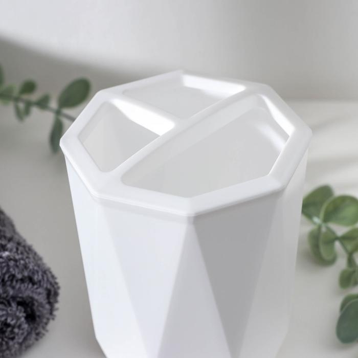 Подставка для зубных щёток «Призма», 9,5×9,5×11,5 см, цвет белый Подставка для зубных щёток «Призма», 9,5×9,5×11,5 см, цвет белый
