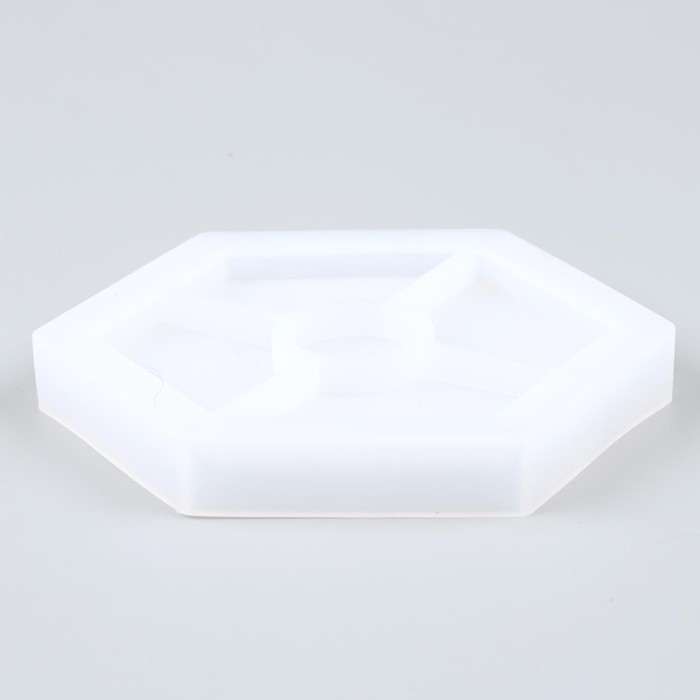 Форма силиконовая универсальная «Шестиугольник», размер изделия 11,6 × 10,1 × 1,2 см Форма силиконовая универсальная «Шестиугольник», размер изделия 11,6 × 10,1 × 1,2 см