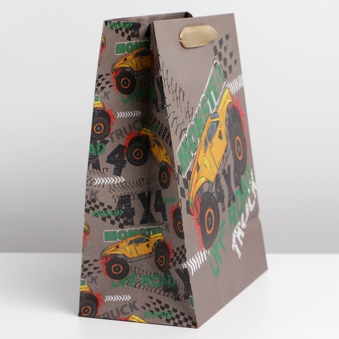 Пакет подарочный крафтовый вертикальный, упаковка, &laquo;Monster truck&raquo;, ML 23 х 27 х 11.5 см