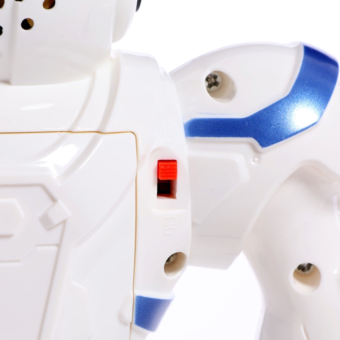 Робот радиоуправляемый &laquo;Танцор&raquo;, световые и звуковые эффекты, работает от батареек, цвет МИКС