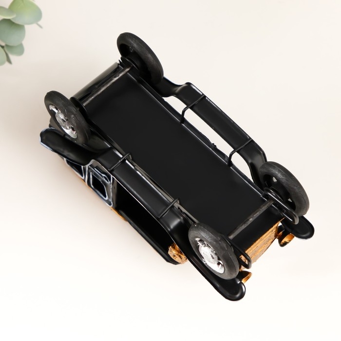 Сувенир металл "Ретро. Черно-золотое авто" 16,7х7,7х11 см