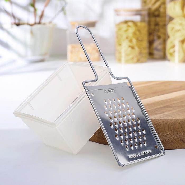 Тёрка плоская с контейнером «Морковная», цвет МИКС Тёрка плоская с контейнером «Морковная», цвет МИКС