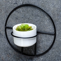 Горшок настенный "Салли" с черной подставкой, 17х8х17см Горшок настенный "Салли" с черной подставкой, 17х8х17см