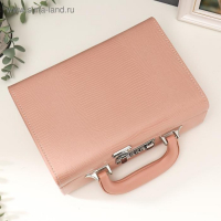 Шкатулка кожзам для украшений "Кожа змеи" нежно-розовая чемодан 9,5х16,5х24 Шкатулка кожзам для украшений "Кожа змеи" нежно-розовая чемодан 9,5х16,5х24