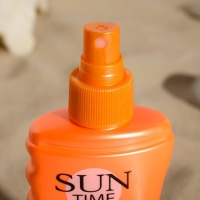 Спрей для безопасного загара Биокон SPF 20, 150 мл Спрей для безопасного загара Биокон SPF 20, 150 мл