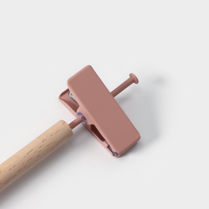 Вешалка для брюк и юбок LaDо́m Laconique, 28&times;11,5&times;2,8 см, с зажимами, цвет розовый