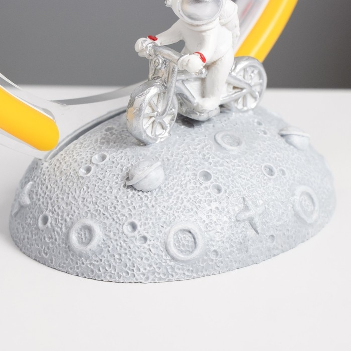 Настольная лампа Настольная лампа "Космический велосипедист" LED 5Вт USB 15х9,5х17,5см RISALUX