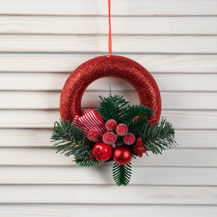 Украшение ёлочное Украшение ёлочное "Зимняя ягодка на венке" 15х15 см