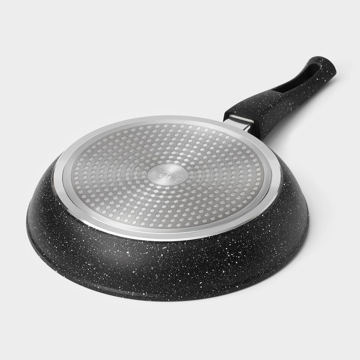 Сковорода кованая Magistro Dark, d=26 см, съёмная ручка soft-touch, антипригарное покрытие, индукция, цвет чёрный Сковорода кованая Magistro Dark, d=26 см, съёмная ручка soft-touch, антипригарное покрытие, индукция, цвет чёрный