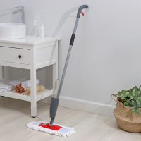Швабра для мытья пола с распылителем Доляна, насадка из микрофибры 40&times;10 см, металлическая ручка 124 см, цвет МИКС