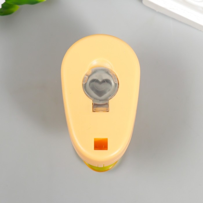 Фигурный компостер "Рукоделие. Узор 070" 5,2х3,2х4,0 см, d = 1 см