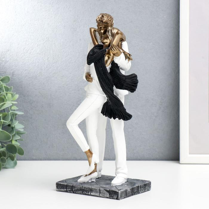 Сувенир полистоун Сувенир полистоун "Влюблённые в белой одежде, с шарфом" под бронзу 25х9х12 см