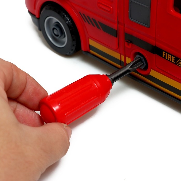 Конструктор винтовой &laquo;Пожарный фургон&raquo;, свет, звук, инерция, 50 деталей