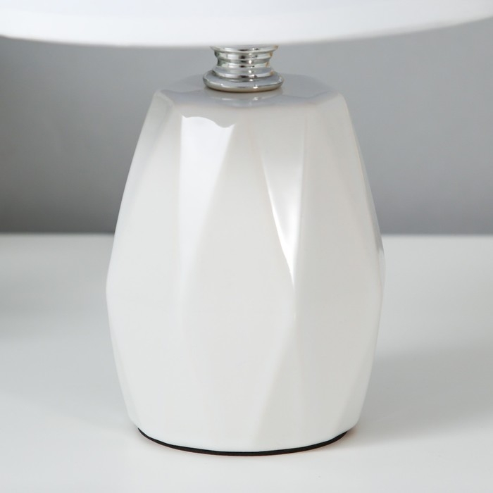 Настольная лампа 16877/1WT E14 40Вт белый 18х18х24 см RISALUX Настольная лампа 16877/1WT E14 40Вт белый 18х18х24 см RISALUX