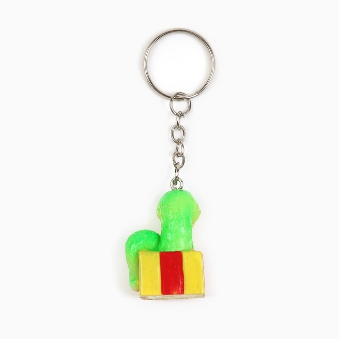 Новогодний брелок для ключей, объемный &laquo;Новый год: Змея в подарке&raquo; 2,7 х 8,5 см