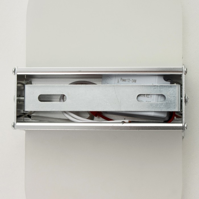 Бра Лайн LED 12Вт 6000К серебро 11х21 см Бра Лайн LED 12Вт 6000К серебро 11х21 см