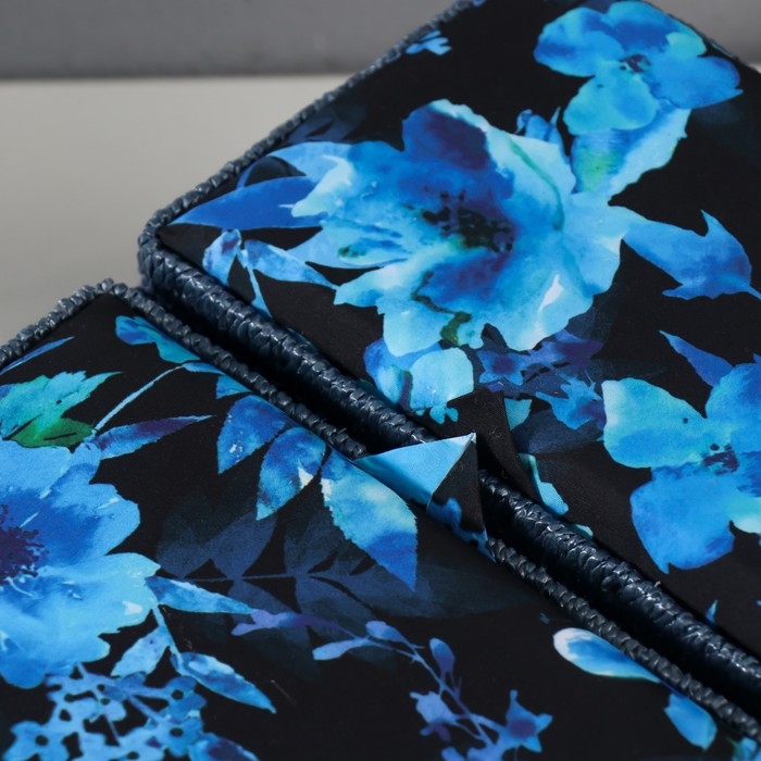 Шкатулка для рукоделия Шкатулка для рукоделия "Голубые цветы на синем" 19х26х14,5 см