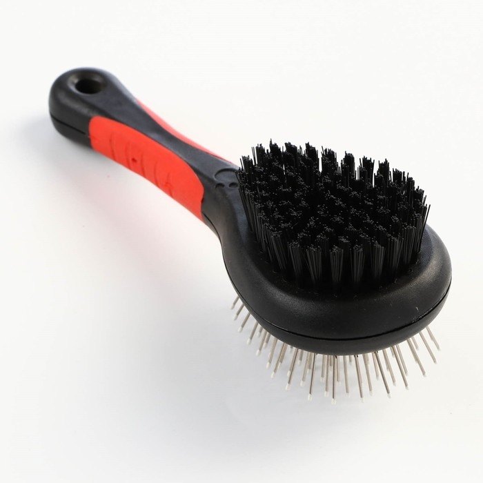 Щётка-расчёска двухсторонняя, 17,5 х 6,5 см, нескользящая ручка, чёрно-красная Щётка-расчёска двухсторонняя, 17,5 х 6,5 см, нескользящая ручка, чёрно-красная
