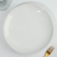 Тарелка керамическая &laquo;Папоротник&raquo;, 25.5 см, цвет белый