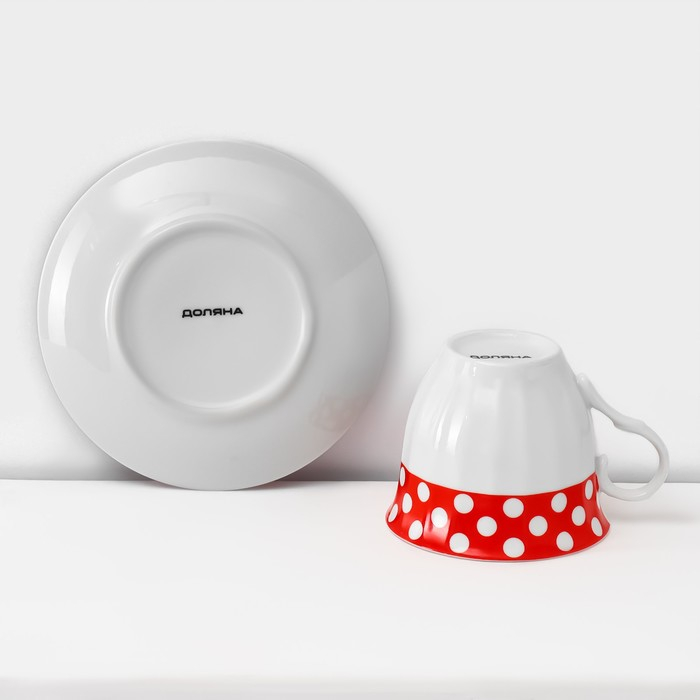 Сервиз чайный керамический на металлической подставке Доляна &laquo;Горох&raquo;,13 предметов на подставке: 6 чашек 210 мл, 6 блюдец - d=14 см, чайник 950 мл, цвет красный