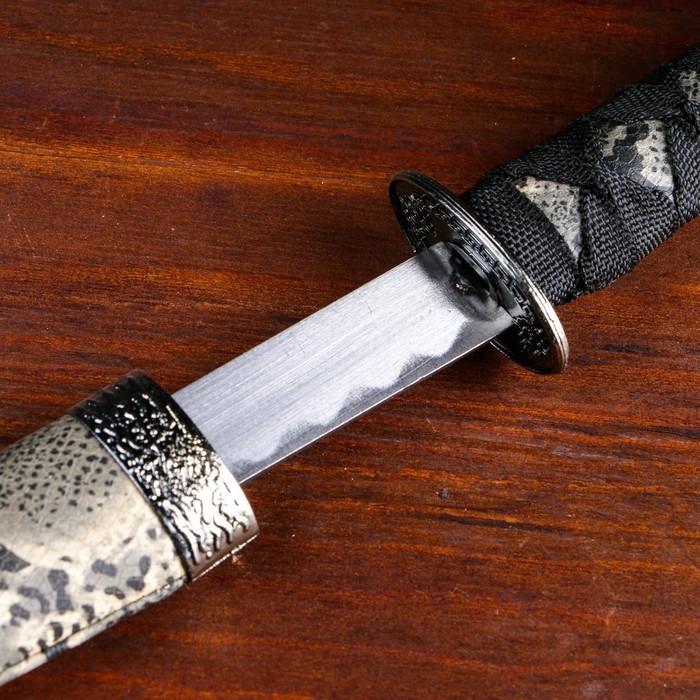 Сувенирное оружие «Катана на подставке», бежевые ножны под змеиную кожу, 47см Сувенирное оружие «Катана на подставке», бежевые ножны под змеиную кожу, 47см