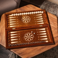 Нарды ручной работы "Медведь", 60х30 см, с шахматным полем, массив ореха, Армения Нарды ручной работы "Медведь", 60х30 см, с шахматным полем, массив ореха, Армения