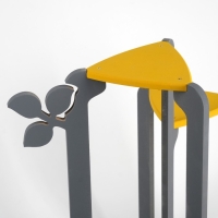 Стойка-полка для цветов треугольная Флора (3 места) Серо-желтая Стойка-полка для цветов треугольная Флора (3 места) Серо-желтая