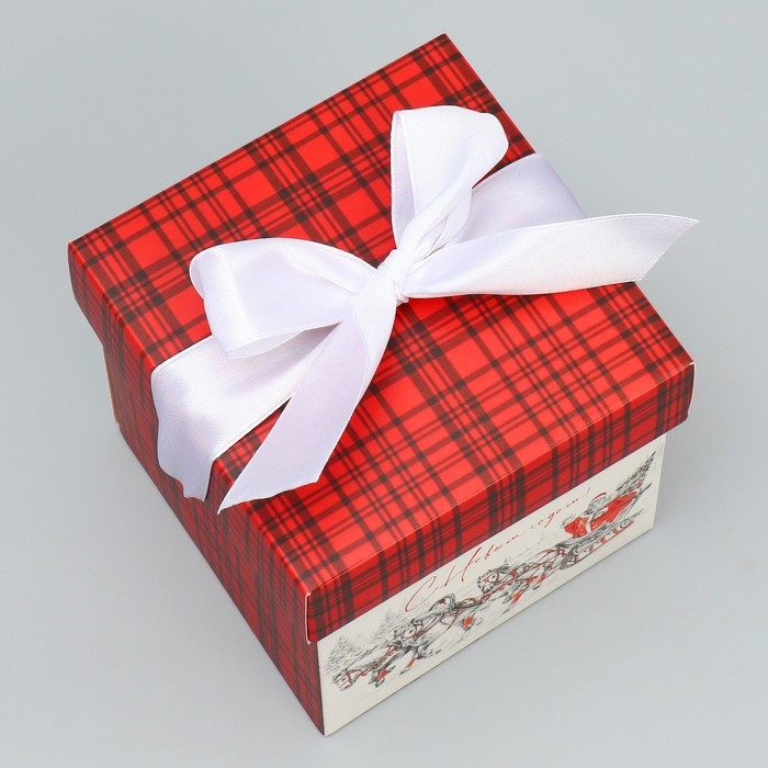 Коробка подарочная новогодняя складная &laquo;Тройка&raquo;, 10 х 10х 10 см, Новый год