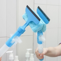 Щётка для окон с распылителем Доляна, длина 42 см, водосгон 14 см, насадка микрофибра 14&times;5 см, цвет голубой