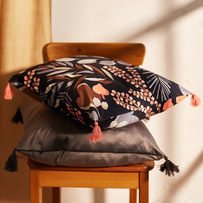 Наволочка декоративная с кисточками Этель &laquo;Флора&raquo;, 43х43 см