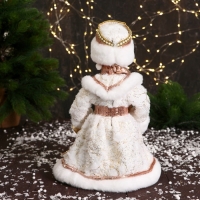 Снегурочка "В шубке с пайетками и косой" двигается, 30 см, бежево-белый Снегурочка "В шубке с пайетками и косой" двигается, 30 см, бежево-белый