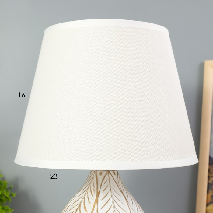 Лампа настольная 38047/1 E14 40Вт белый с золотой патиной 23х23х32 см