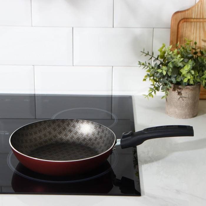 Сковорода &laquo;Хозяюшка&raquo;, d=20 см, съёмная ручка, антипригарное покрытие, цвет бордовый