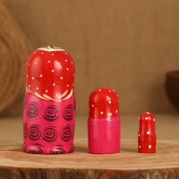 Матрёшка 3-х кукольная "Катя" ягоды, 11см, ручная роспись.