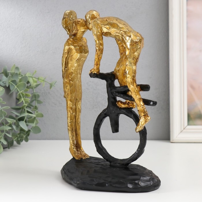 Сувенир полистоун Сувенир полистоун "Поцелуй, пара, моноцикл и воздушный шар" золото 26х17х11 см