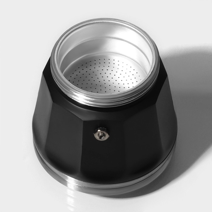 Кофеварка гейзерная с капучинатором Magistro Blackout, 2 предмета, 300 мл, цвет чёрный Кофеварка гейзерная с капучинатором Magistro Blackout, 2 предмета, 300 мл, цвет чёрный