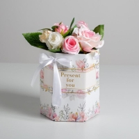 Переноска для цветов складная шестигранник &laquo;Present for you&raquo;, 17 х 14,8 х 19,5 см