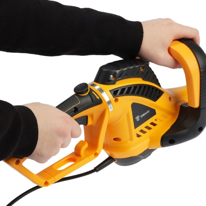 Кусторез электрический DEKO DKBC800, 800 Вт, лезвие 550 мм, 1700 ход/мин Кусторез электрический DEKO DKBC800, 800 Вт, лезвие 550 мм, 1700 ход/мин