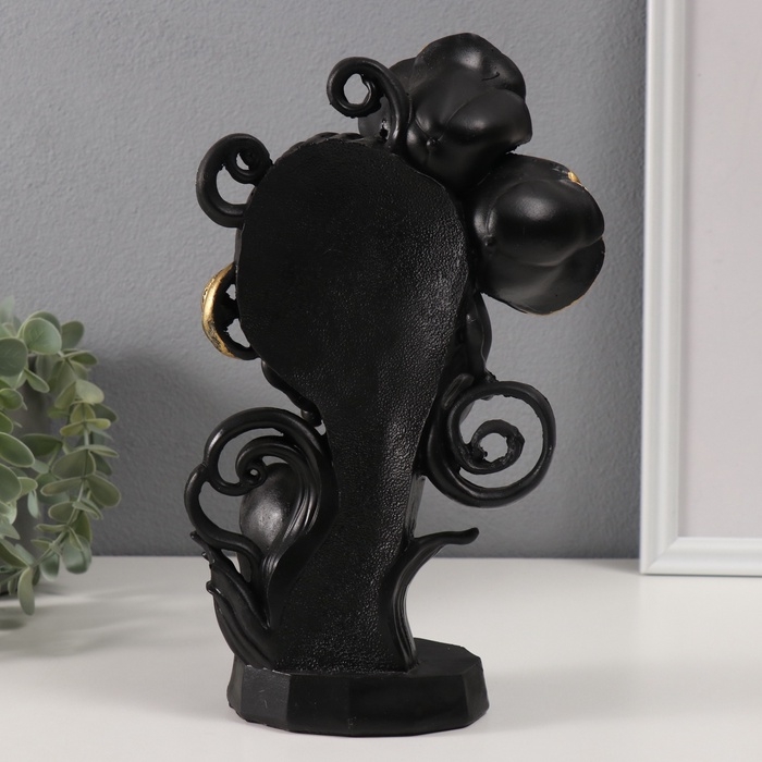 Сувенир полистоун "Девушка в чёрно-золотых цветах" 7,5х16,6х27,4 см