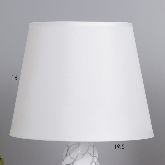 Лампа настольная Лампа настольная "Изора" 1х40Вт Е14 белый 20х20х33см