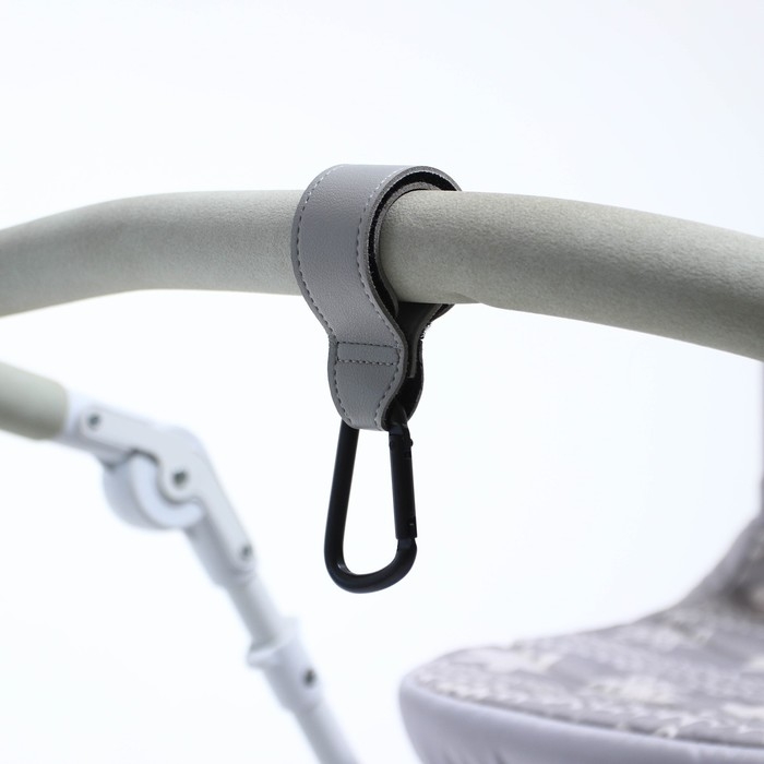 Карабин для сумок на коляску, на липучке, экокожа, цвет серый Карабин для сумок на коляску, на липучке, экокожа, цвет серый