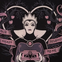 Футболка укороченная &laquo;Королева&raquo; Злодейки, цвет чёрный